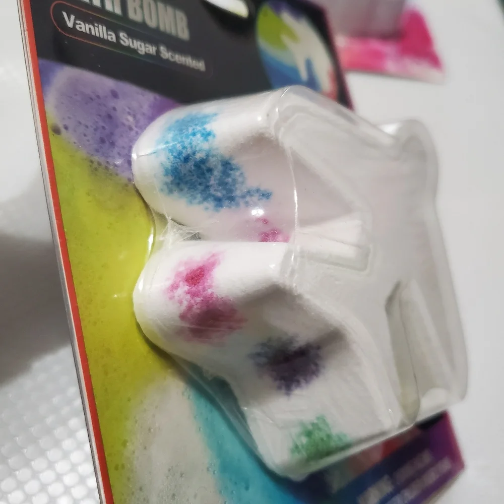 3pack vanilla bath bomb and Rainbow burst 5piece bath set FREE with $40 purchase